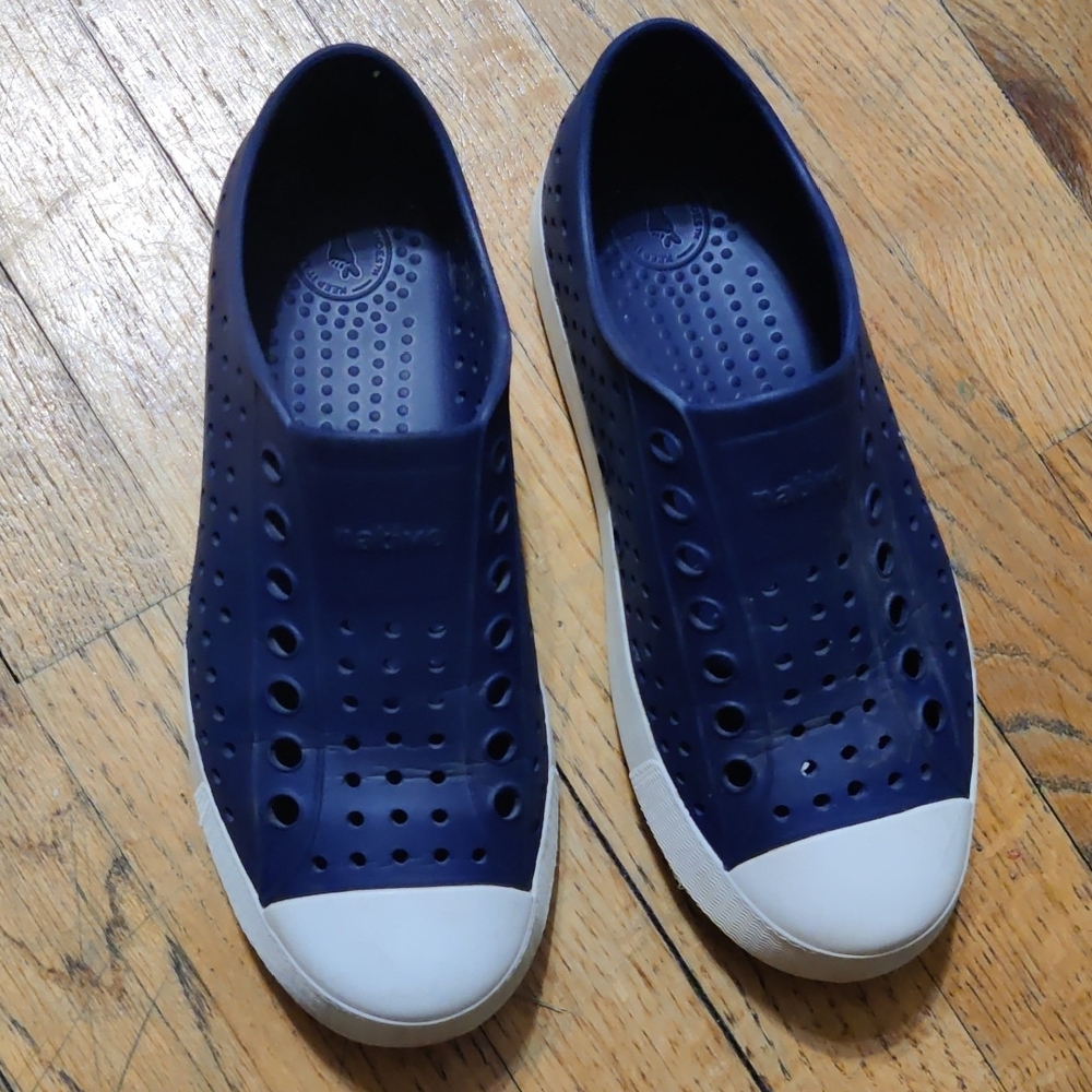 Navy Blue Slip-On Natives Size 5M/7W